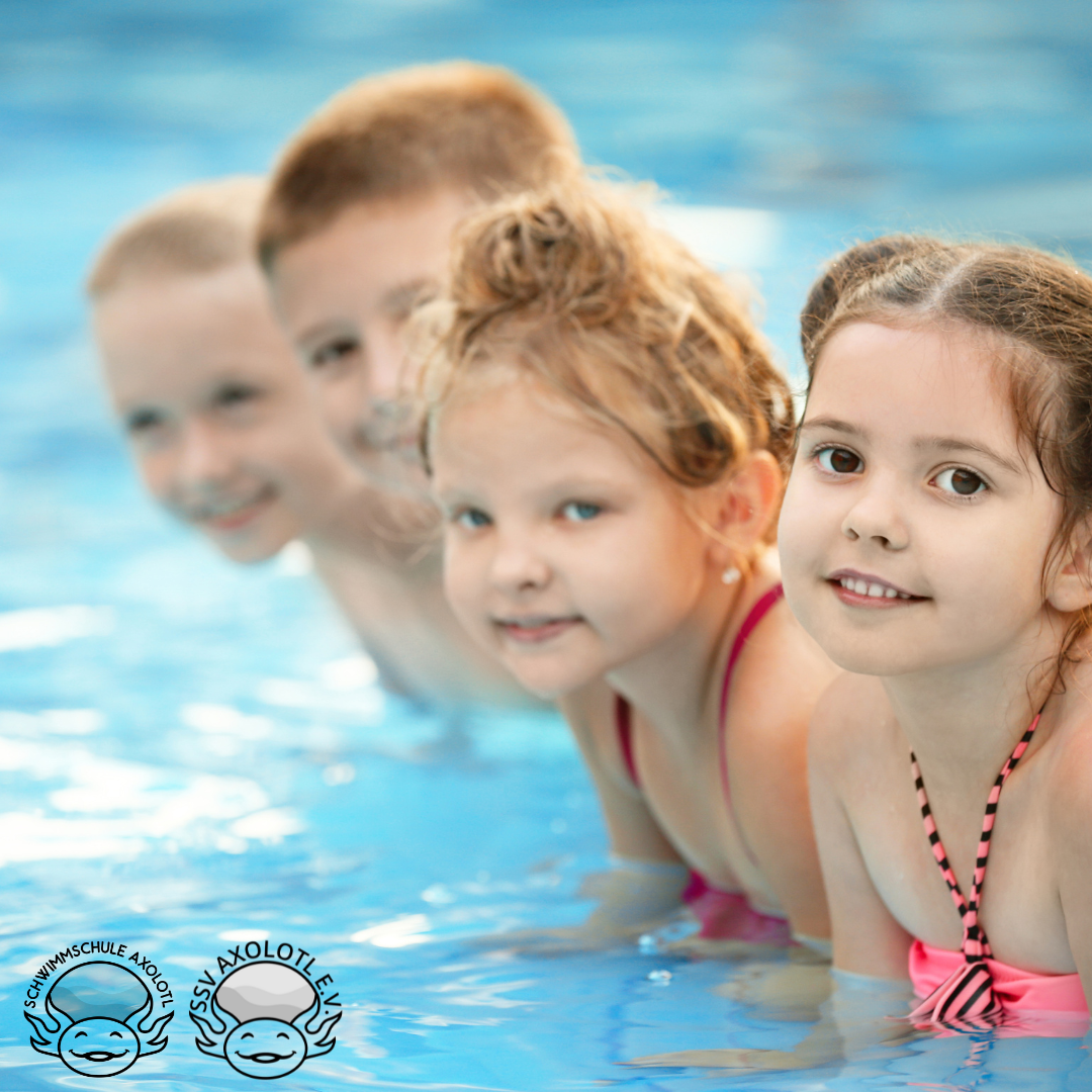 Kinder im Wasser Training f  r Schwimmabzeichen